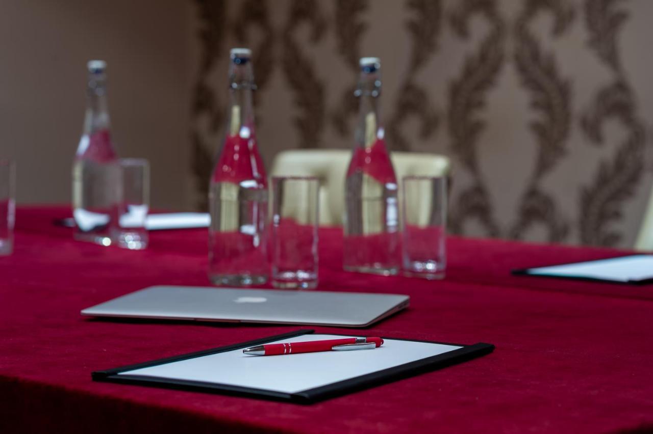 The Carraig Hotel Carrick-on-Suir Exteriör bild